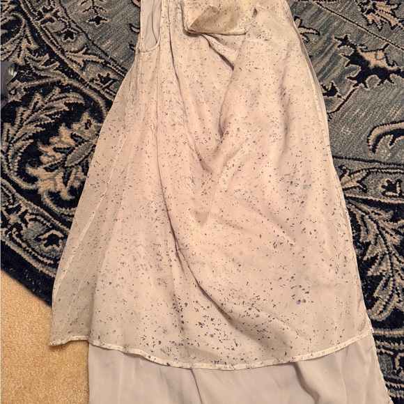 Chic Mini Dress with Subtle Patterns - Picture 4 of 6